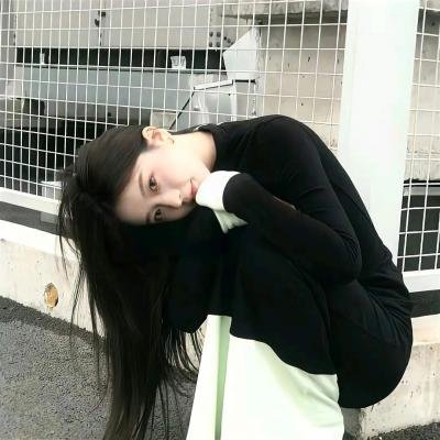 某天后之女恋爱脑怒怼网友，人设崩塌，连续多日引热议